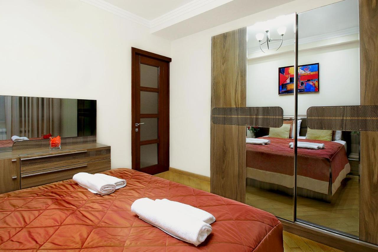3 Bedroom Apartment Near Republic Square Ereván Exterior foto