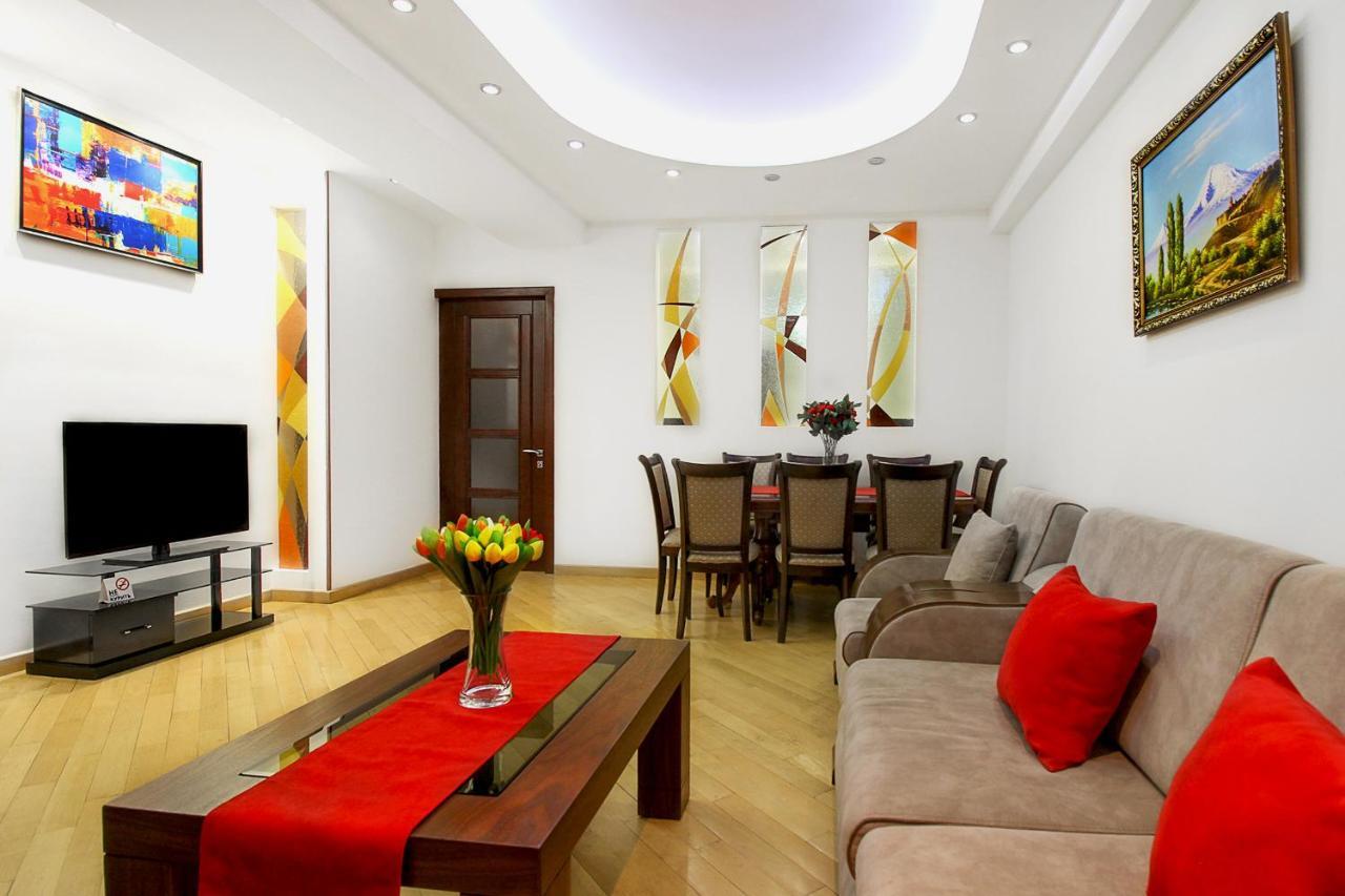 3 Bedroom Apartment Near Republic Square Ereván Exterior foto