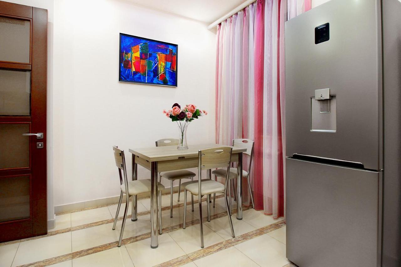3 Bedroom Apartment Near Republic Square Ereván Exterior foto